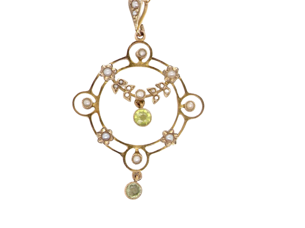A vintage peridot and pearl pendant
