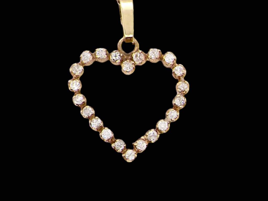  heart diamond pendant