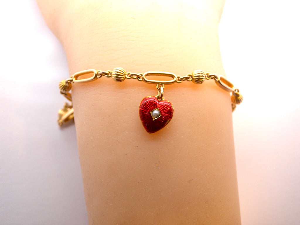 A Victorian bracelet with heart charm