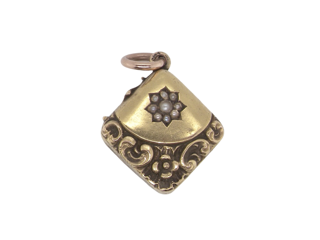 A Victorian pearl set locket