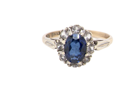 A synthetic sapphire cluster ring