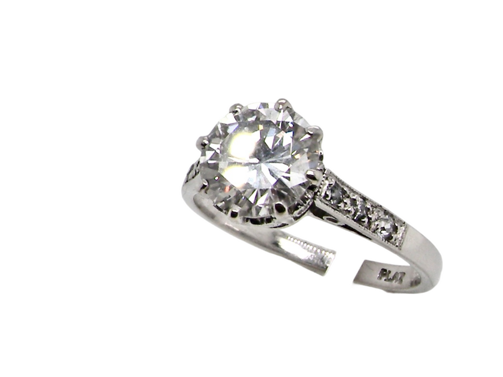 An impressive solitaire Diamond Ring