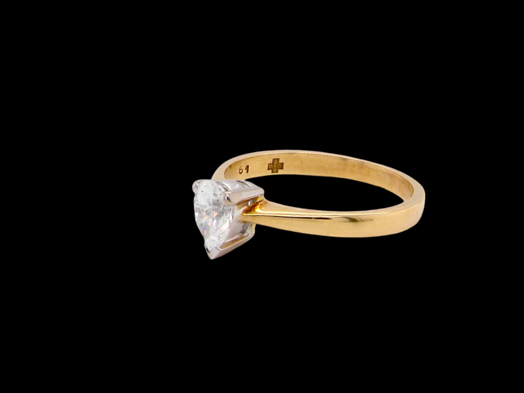 A fabulous Pear shaped Diamond Ring side view