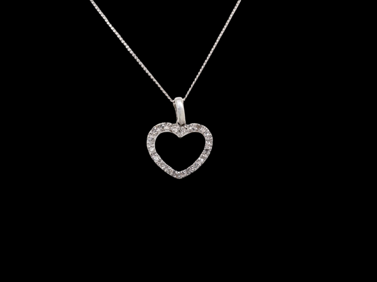 heart shaped diamond pendant