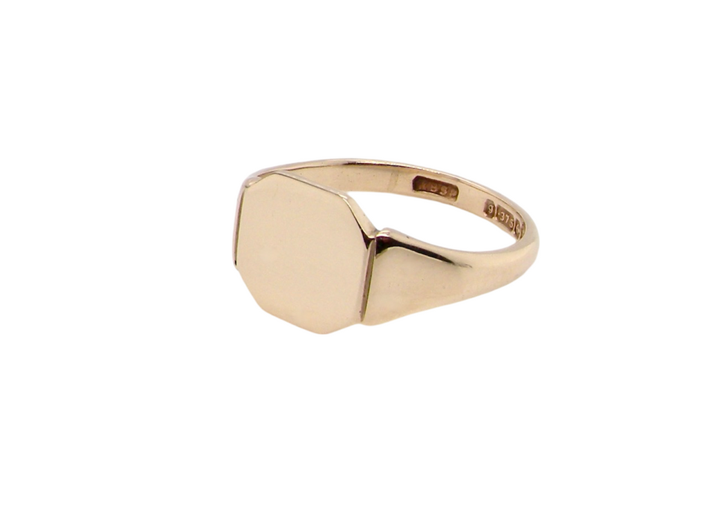 A woman's gold Signet Ring