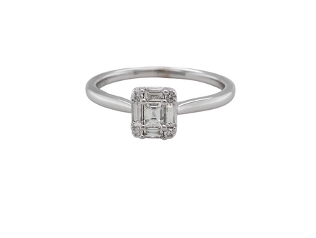A modern Diamond Cluster ring