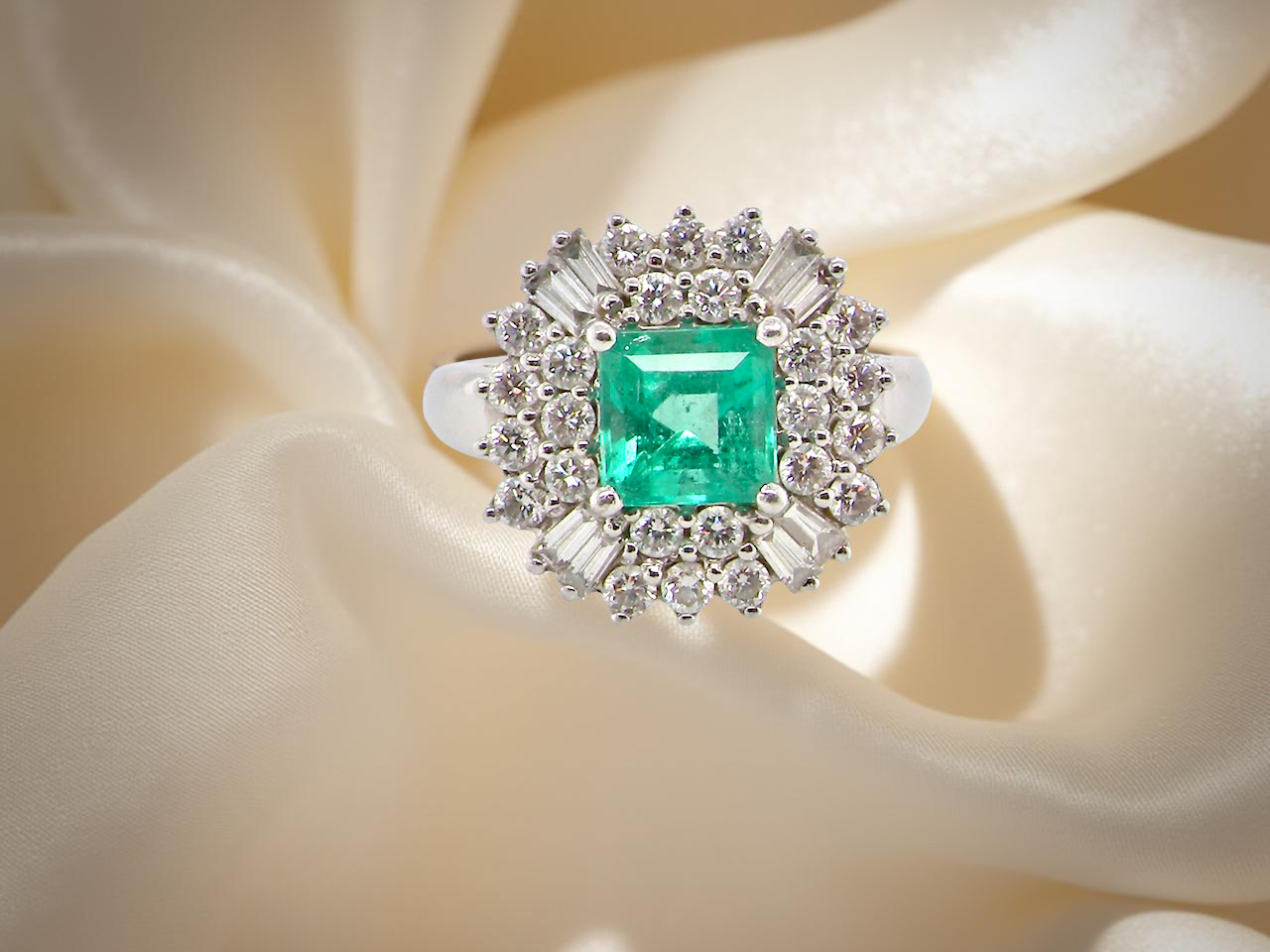 An exceptional Emerald and Diamond cluster ring