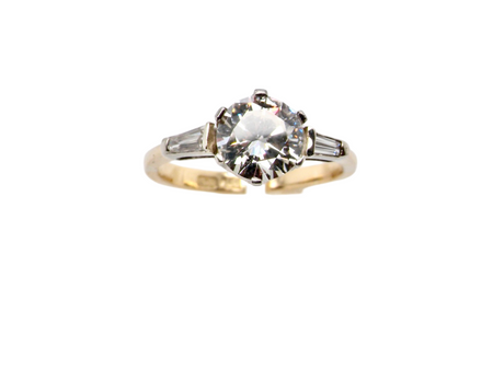 A fine 1ct+ solitaire diamond ring