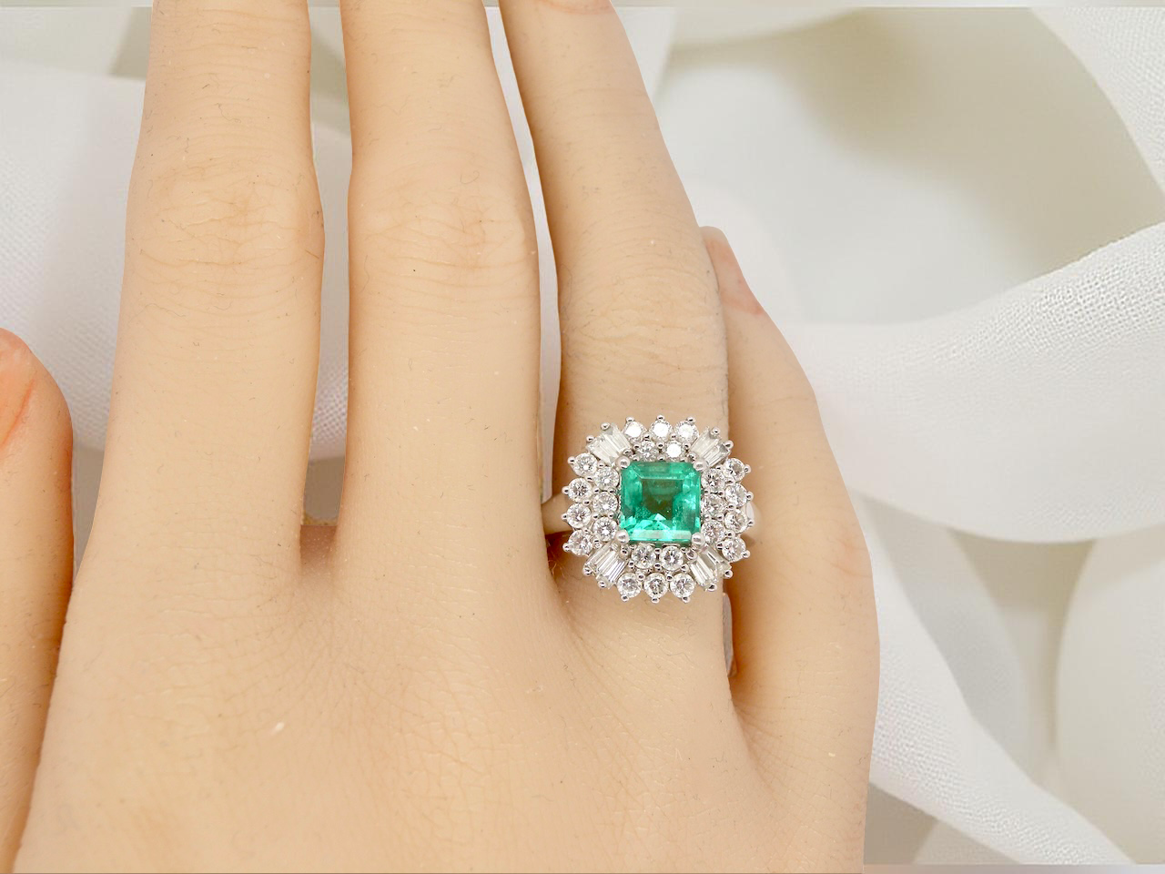 An exceptional Emerald and Diamond cluster ring