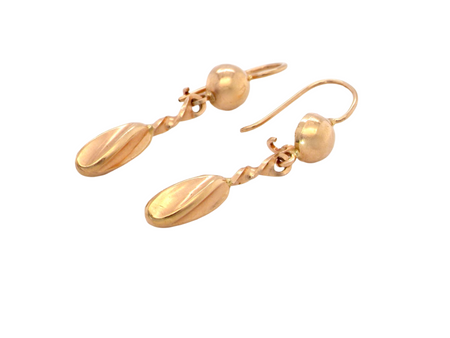 A vintage pair of drop earrings