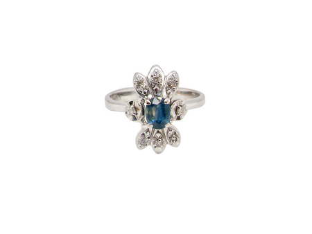 A Sapphire and Diamond Cluster ring