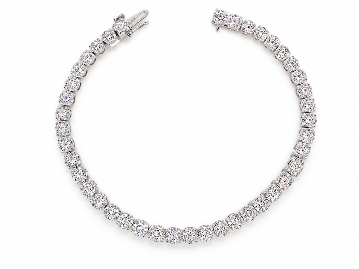 An elegant and beautifully crafted&nbsp;9 carat white gold diamond tennis bracelet