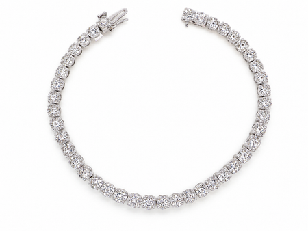 An elegant and beautifully crafted&nbsp;9 carat white gold diamond tennis bracelet