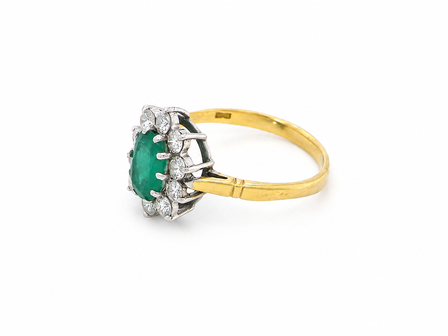 Features an oval cut emerald centre stone, vibrant green hues, measures 9x6mm(est 1.75 carats) . Complimented by an outer halo of ten 2.7mm brilliant cut white diamonds (est total 0.60 carats) colour i-j, clarity S.
side