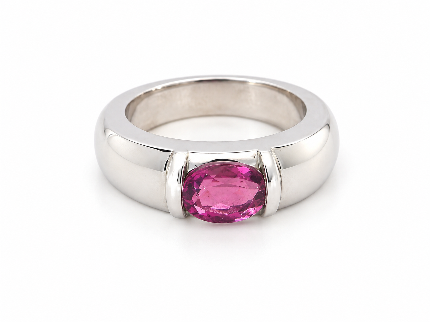 From the House of Chaumet, Paris, a beautiful solitaire ring.