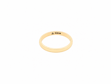 The absolute classic for a wedding ring. This 18 carat yellow gold ring is D shaped with a width of 2.5mm, and a weight of 2.7grams.