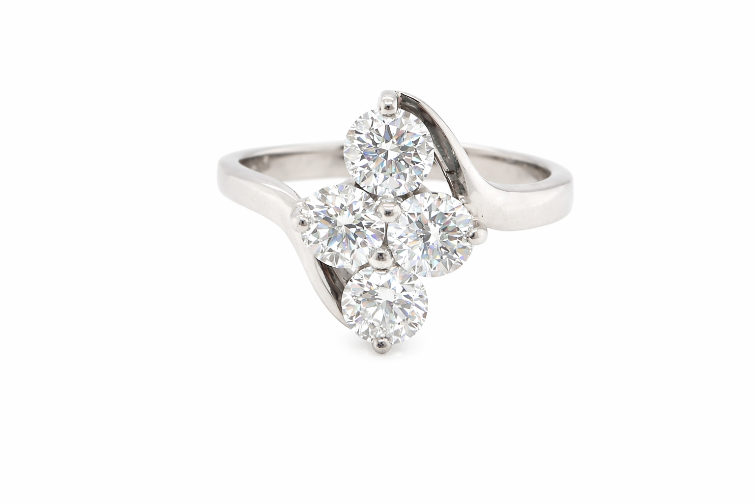 This four stone ring features brilliant cut white diamonds, each 4mm (0.25 carats). The total estimated weight is one carat, with a colour rating of G-H and a clarity  SI.