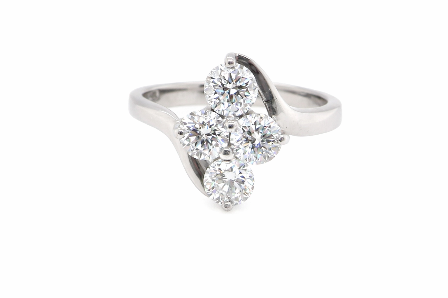 This four stone ring features brilliant cut white diamonds, each 4mm (0.25 carats). The total estimated weight is one carat, with a colour rating of G-H and a clarity rating of SI.