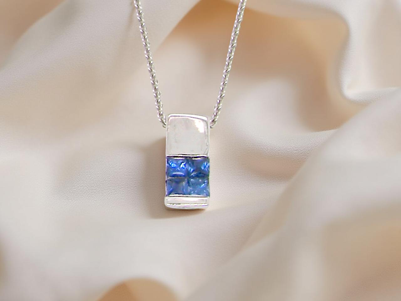  An 18 carat&nbsp; White Gold*&nbsp; Pendant with Sapphires 