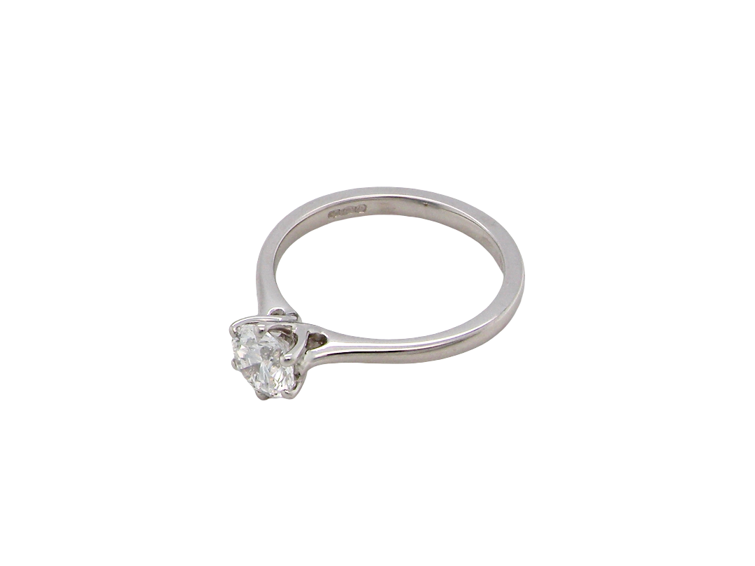 above ring is set with a superb GIA-certified brilliant-cut diamond, certificate no. 1383174901, weighing 0.70 carat. The diamond is of exceptional quality, graded D colour and VVS1 clarity, with excellent cut and polish and no fluorescence. Measurements: 5.48 x 5.67mm.