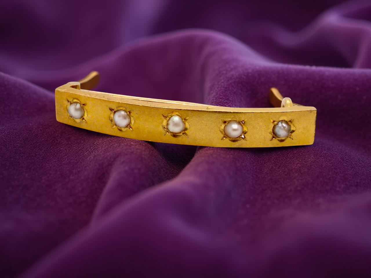 An antique pearl bar brooch