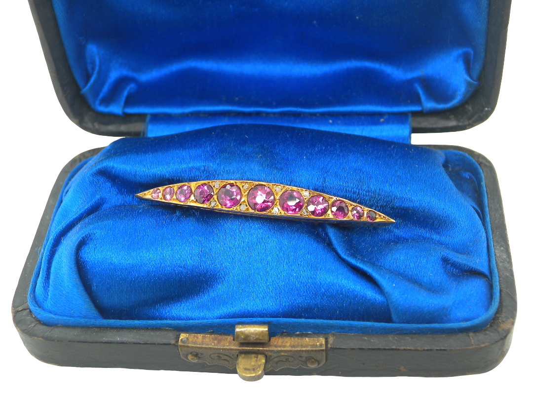 boxed A pretty Victorian crescent shaped brooch. The principal stones are almandine garnets