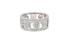  captivating design, this&nbsp;18-carat white gold band 