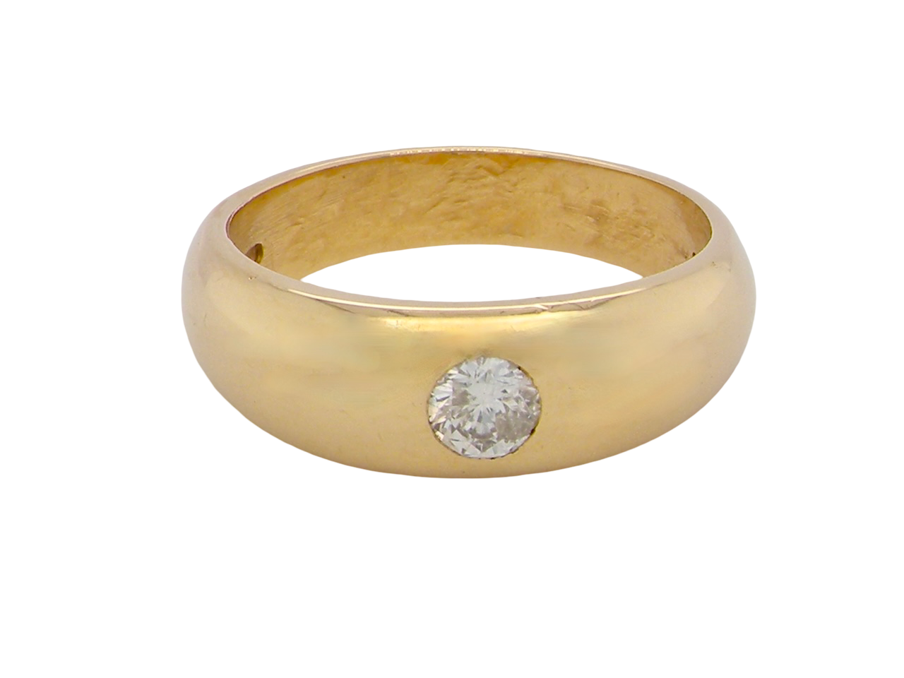 close view A very heavy and substantial 18 carat gold gentleman’s ring, weighing just over 12 grams.