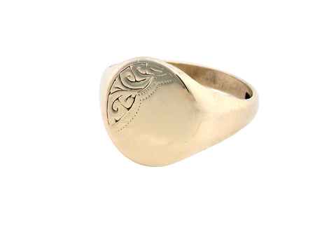 A man's 9 carat gold signet ring