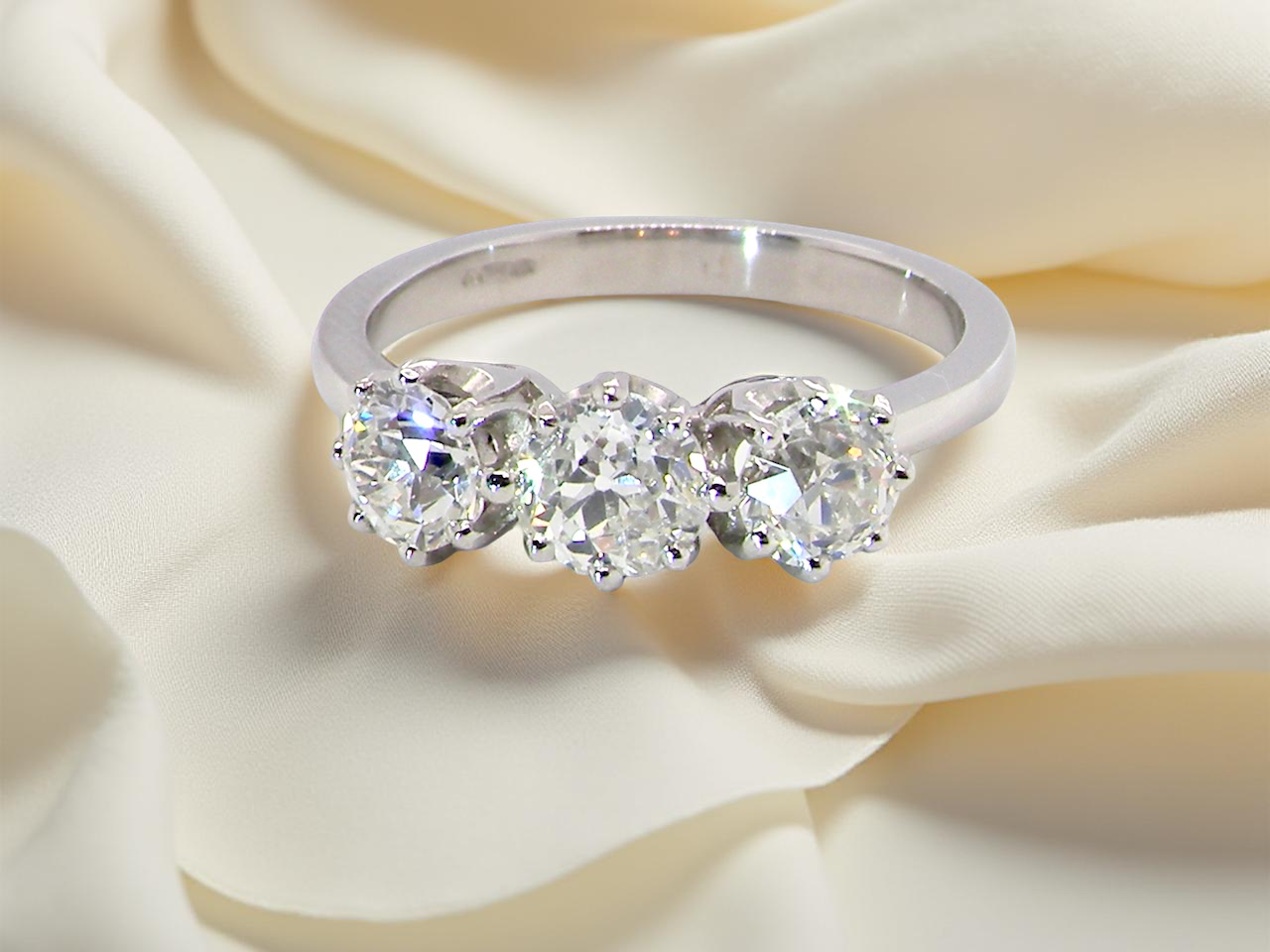 fine An ever-popular trilogy three-stone diamond ring, this beautiful example is in near-new condition 