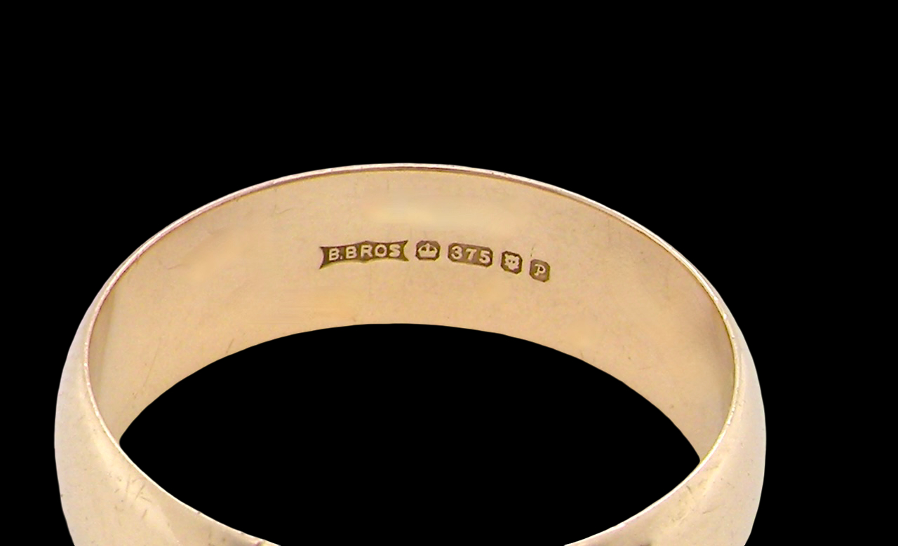 hallmarks A classic plain D-shaped wedding band 