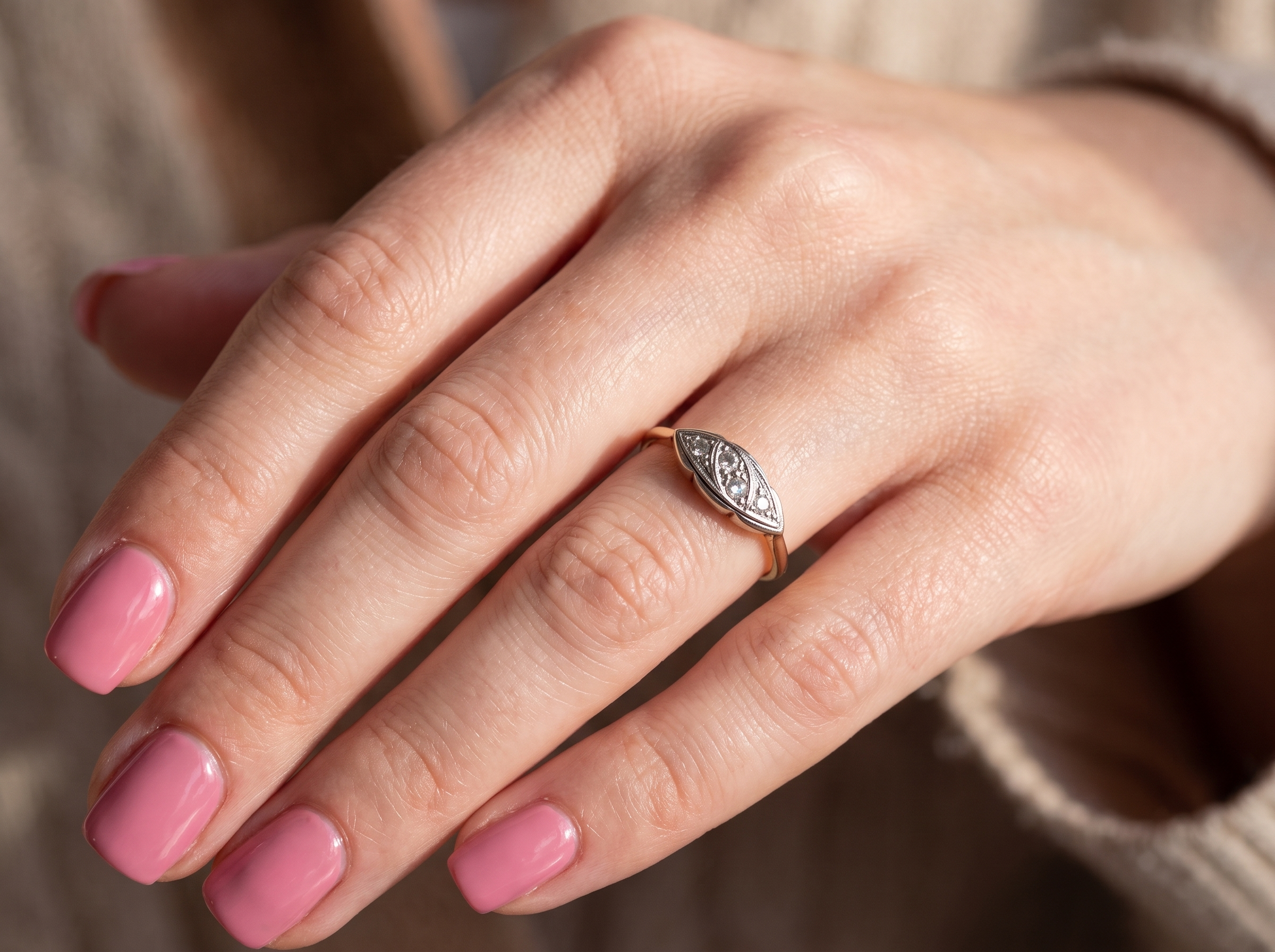 hand A charming&nbsp; early 20th century diamond ring, featuring a beautifully proportioned navette-shaped head, 