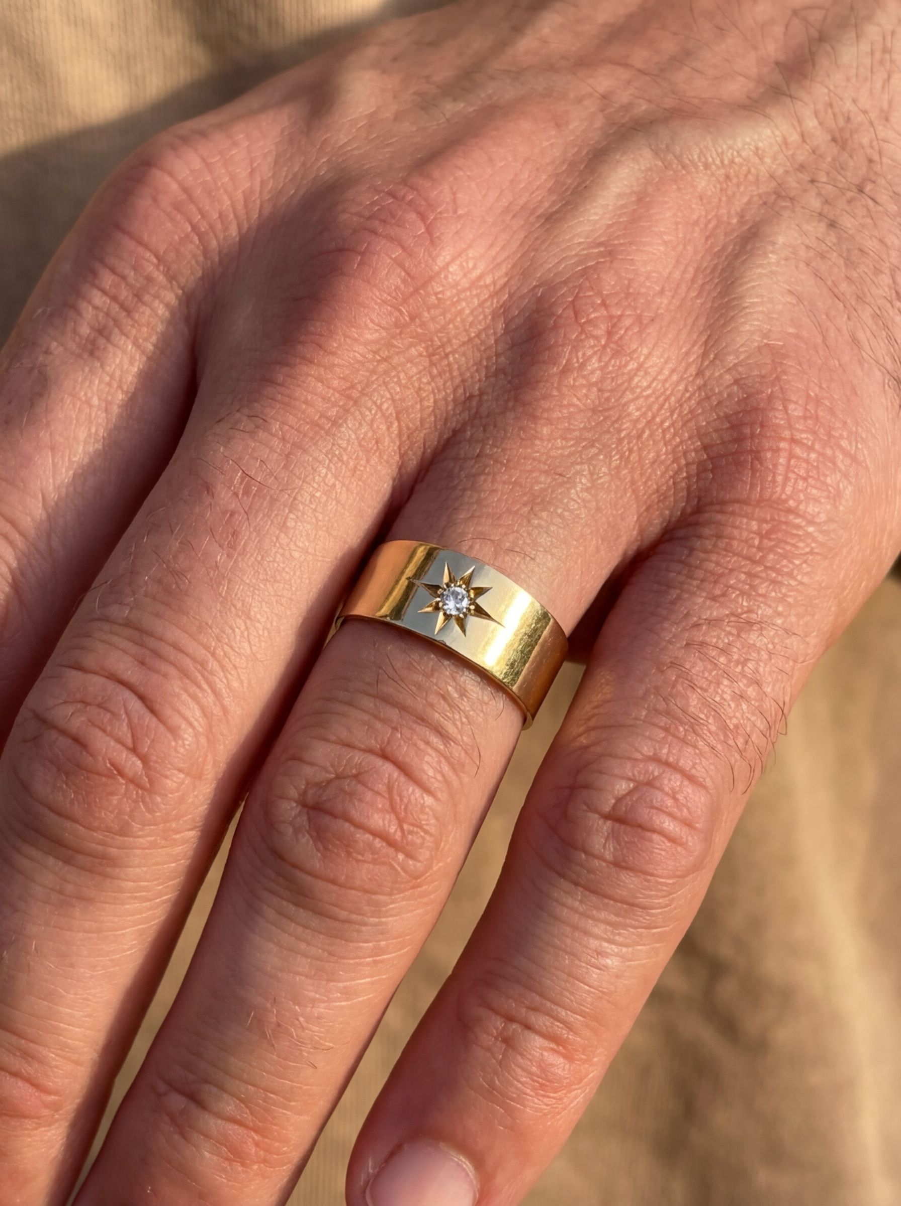 hand A fine and unusual early 20th-century signet-style ring, crafted in rich 18 carat yellow gold.