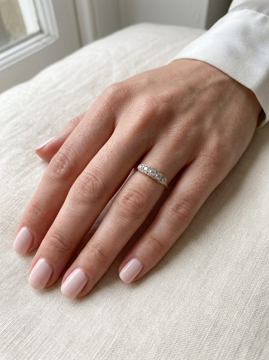 hand A fine vintage ring set with five brilliant cut white diamonds.&nbsp;

Centre diamond 3.6mm (est 0.15 carats) 