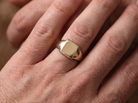 hand A vintage gentleman's 9 carat gold signet ring. Polished square head, measures 11x11mm, weight 5 grams.&nbsp;