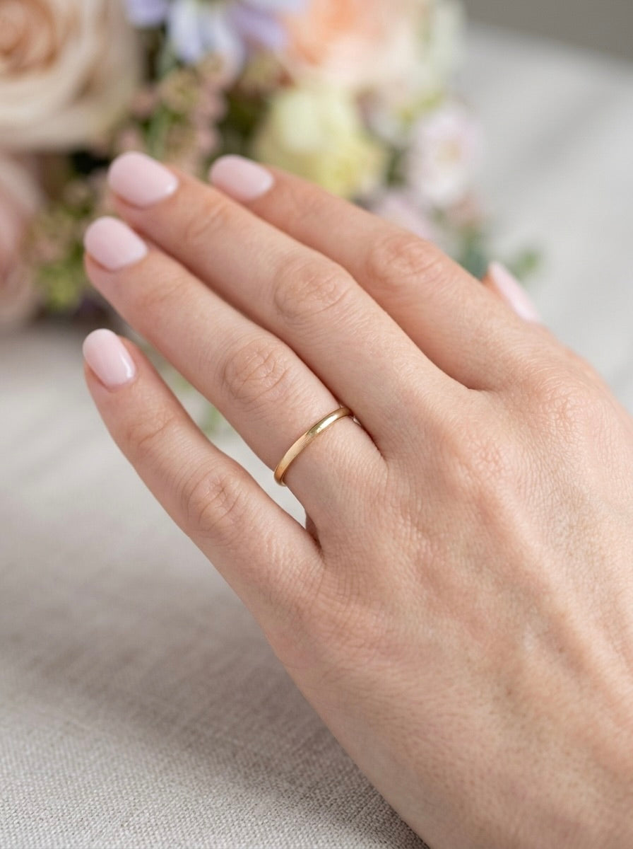 hand As a wedding ring one cannot be more traditional than the simple D shaped profile of a ring like this one.