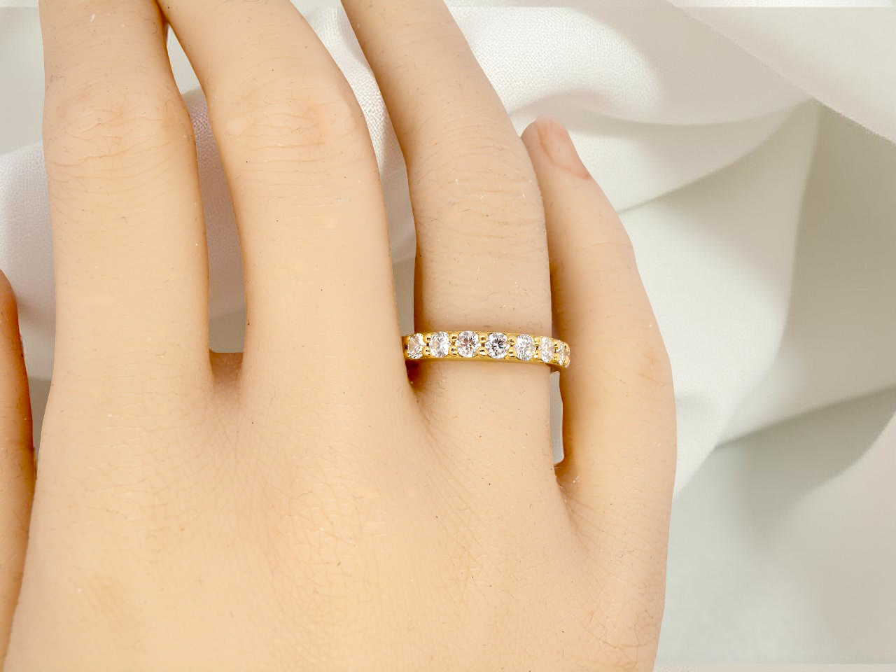 hand eternity ring is crafted in 18ct gold and set with fourteen round brilliant-cut white diamonds.