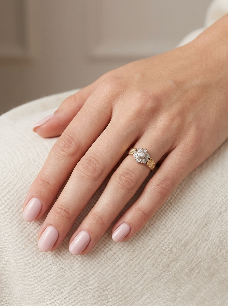  typical design from the 1960s/1970s era, a daisy cluster set with brilliant cut white diamonds a