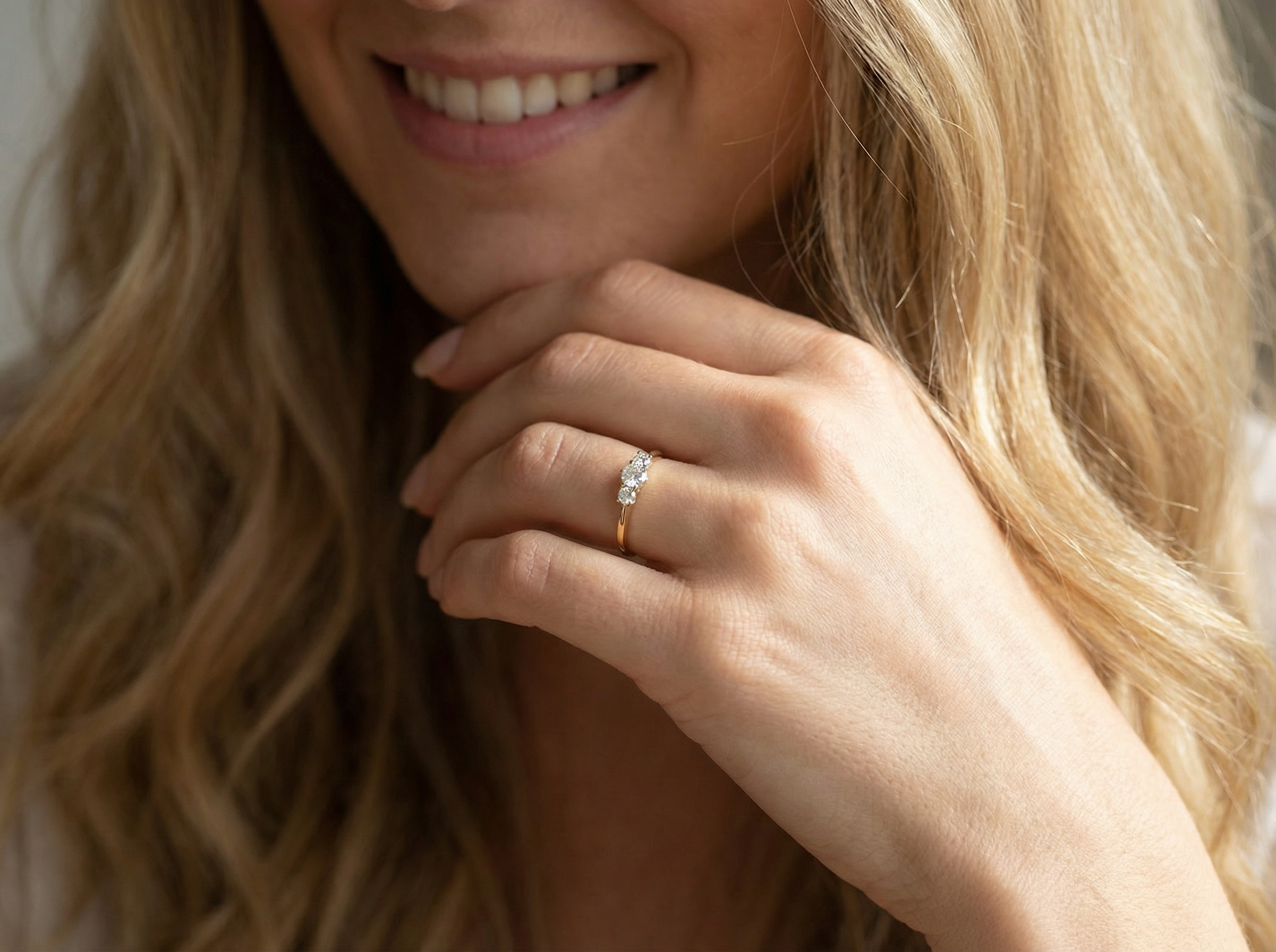 model  elegant modern trilogy ring is set with three brilliant-cut white diamonds in a timeless and meaningful design. 