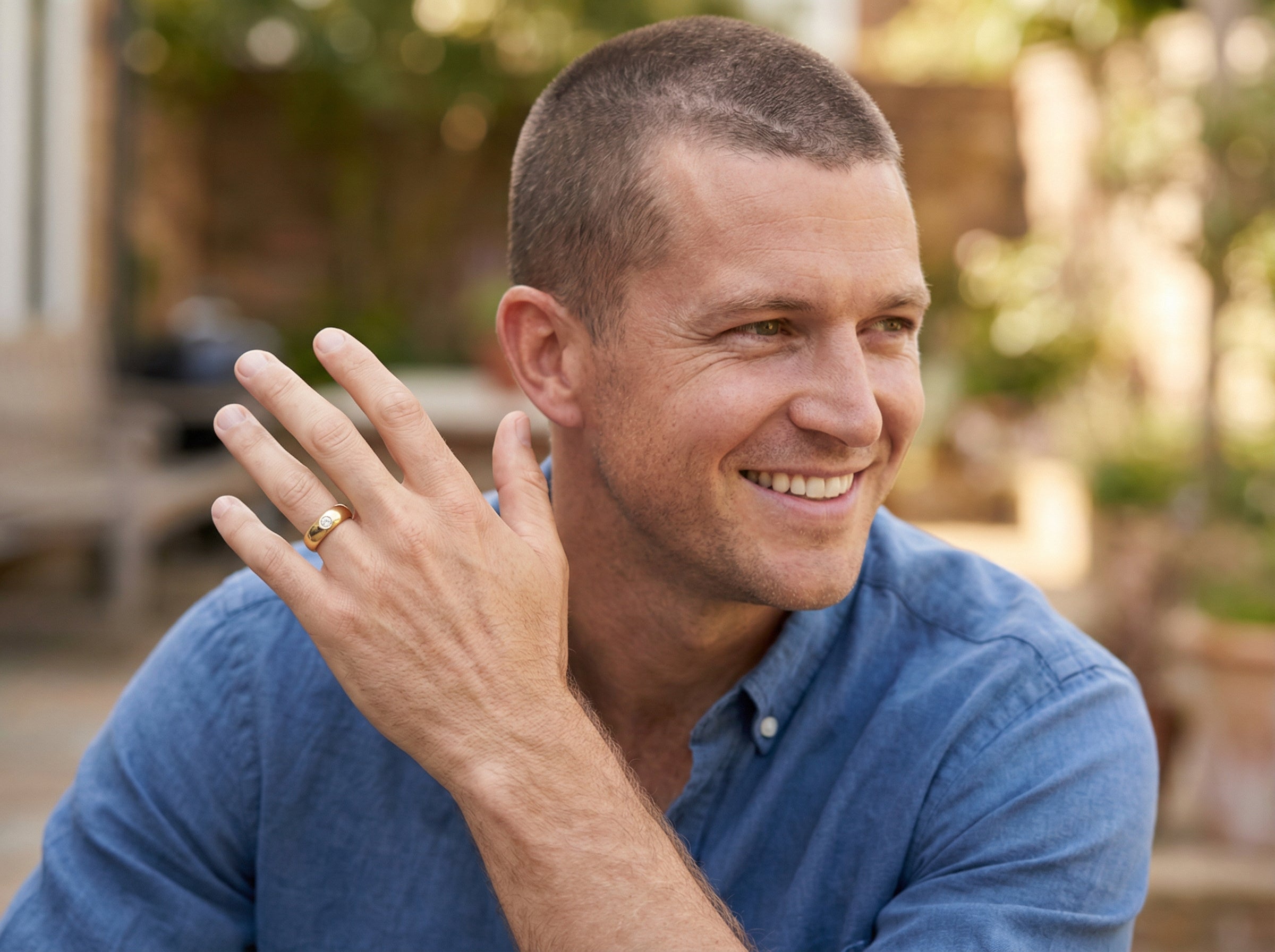 model man A very heavy and substantial 18 carat gold gentleman’s ring, weighing just over 12 grams.