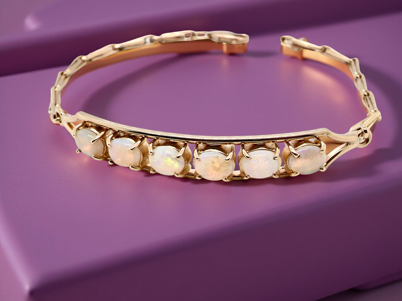 An pretty Opal Bracelet