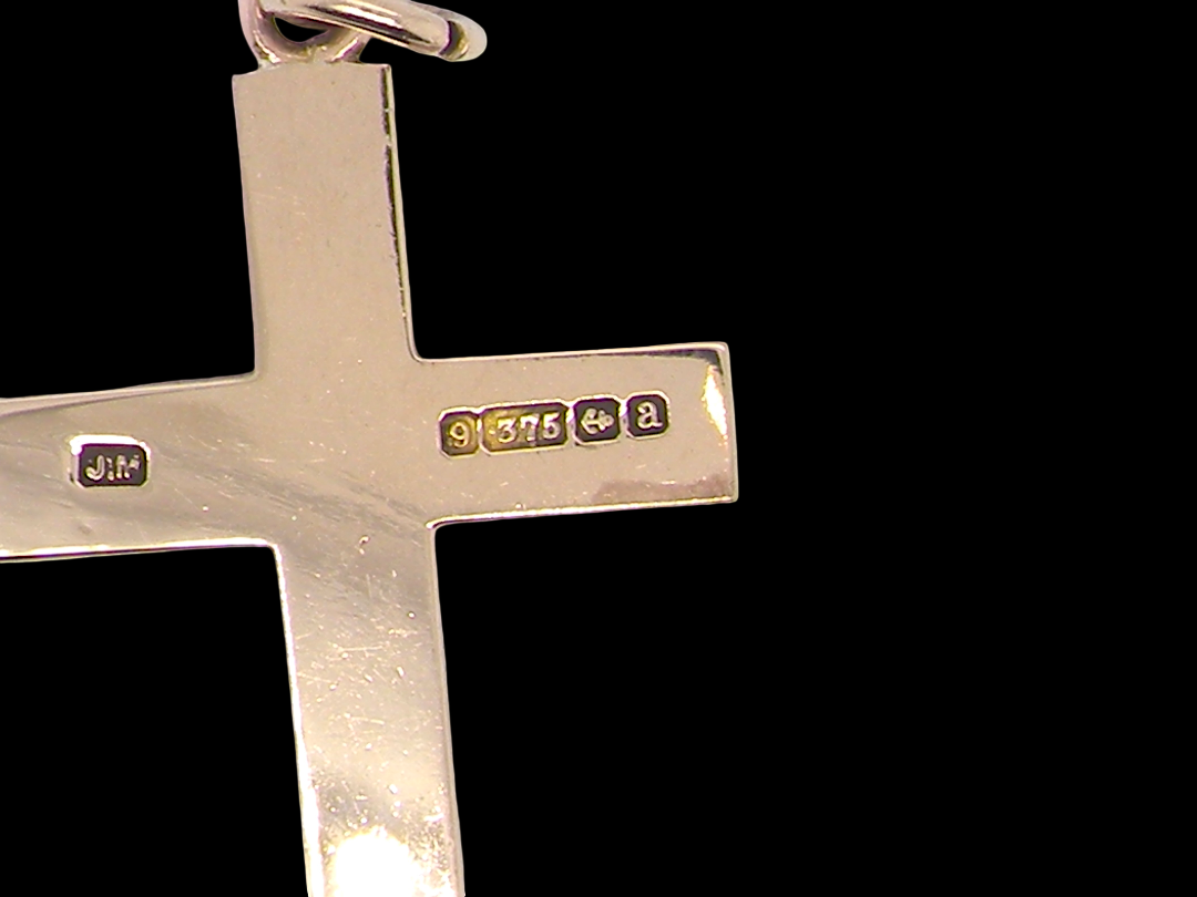 rear A fine 9 carat gold cross. Hand engrarved across the whole body of the cross which measures 45x25mm
