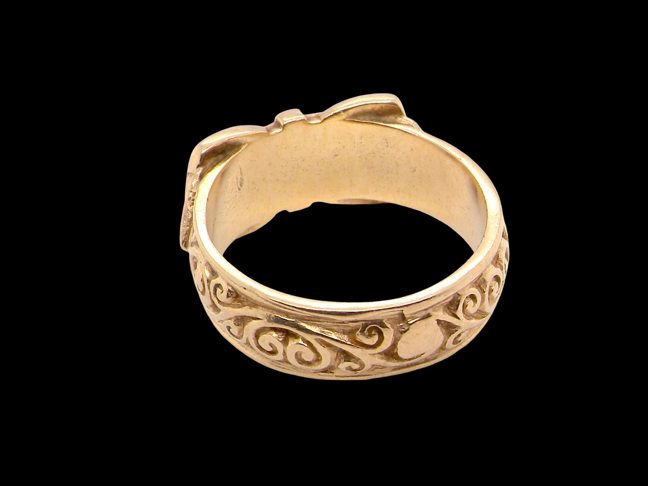 A man's heavyweight buckle ring