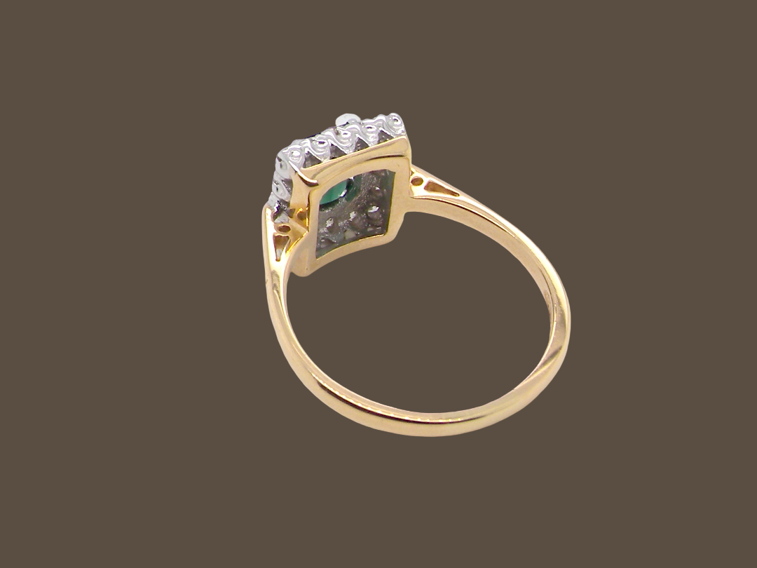 rear A near new cluster ring that shows no sign of wear, seems unworn.

Features a deep mint green tourmaline gemstone, 