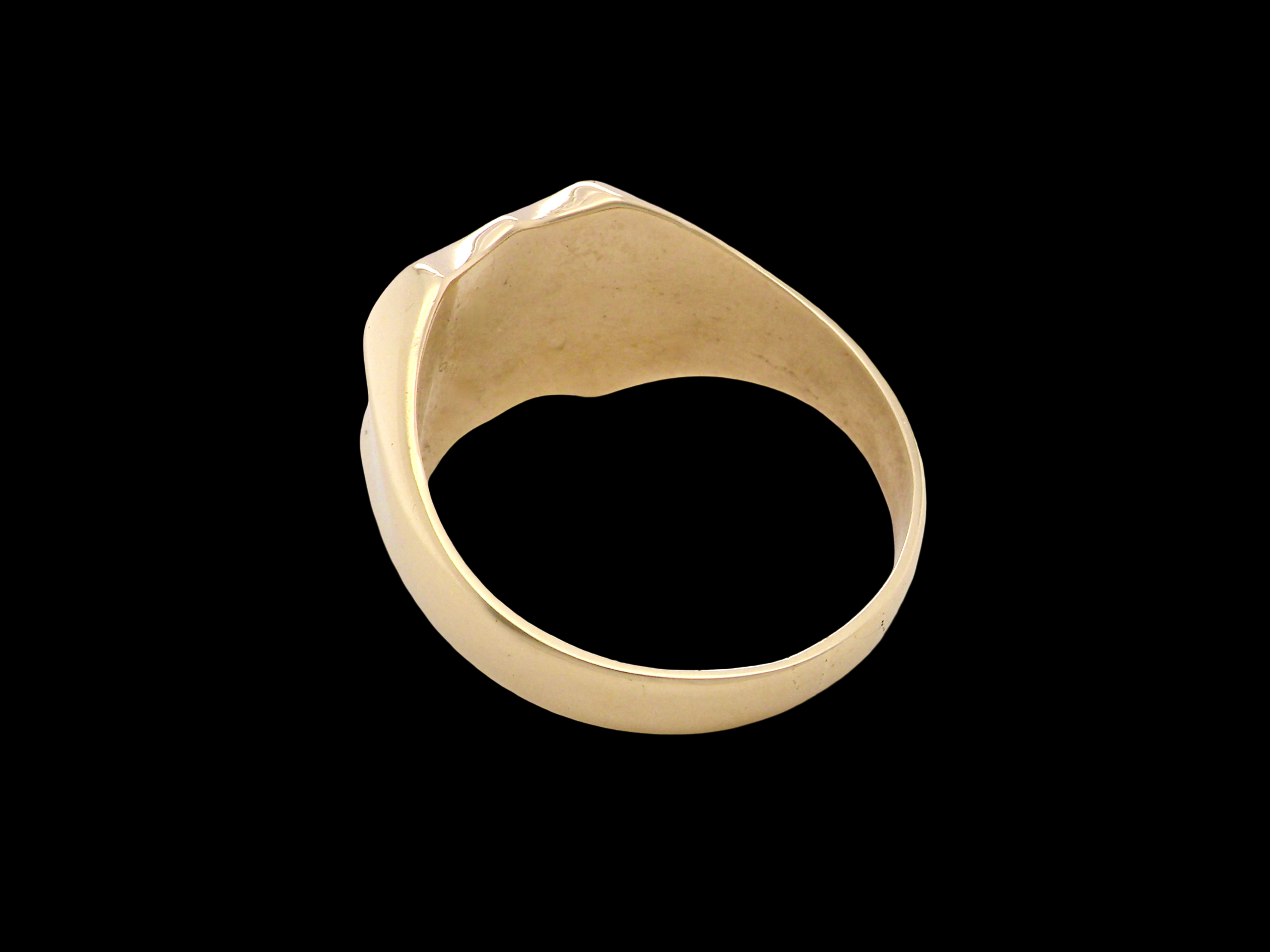 rear A plain 9 carat gold* gentleman's signet ring. Polished&nbsp; face 