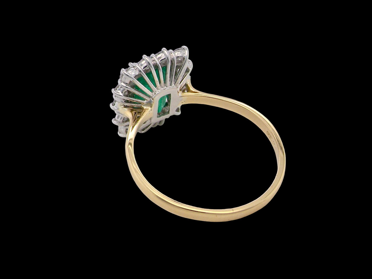 Vintage Emerald &amp; Diamond Cluster Ring – Timeless Elegance (c.1980s)