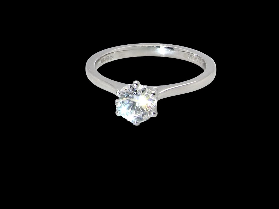 ring is set with a superb GIA-certified brilliant-cut diamond, certificate no. 1383174901, weighing 0.70 carat. The diamond is of exceptional quality, graded D colour and VVS1 clarity, with excellent cut and polish and no fluorescence. 