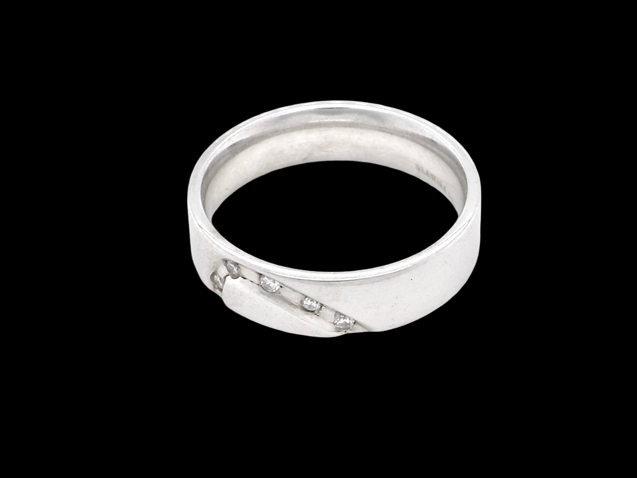 side A classic 9 carat white gold ring with a timeless wedding-band style, equally suited to wear as a simple diamond dress ring. 
