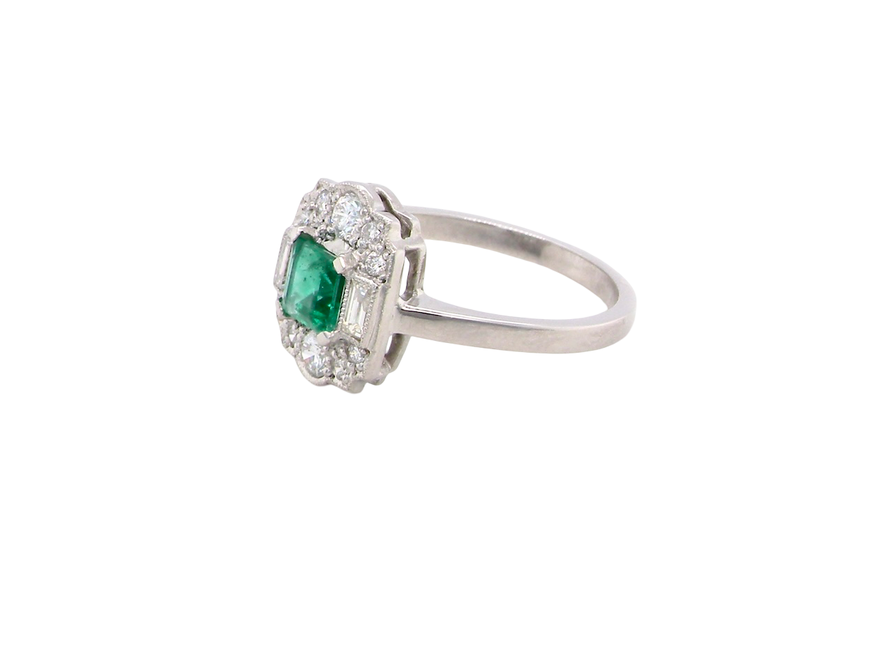side An elegant Art Deco–style cluster ring of plaque design, centred with a square step-cut emerald measuring approximately 4.5 × 4.5 mm (estimated 0.40 carats). The emerald displays a vibrant, lively green colour and is beautifully framed by diamonds.