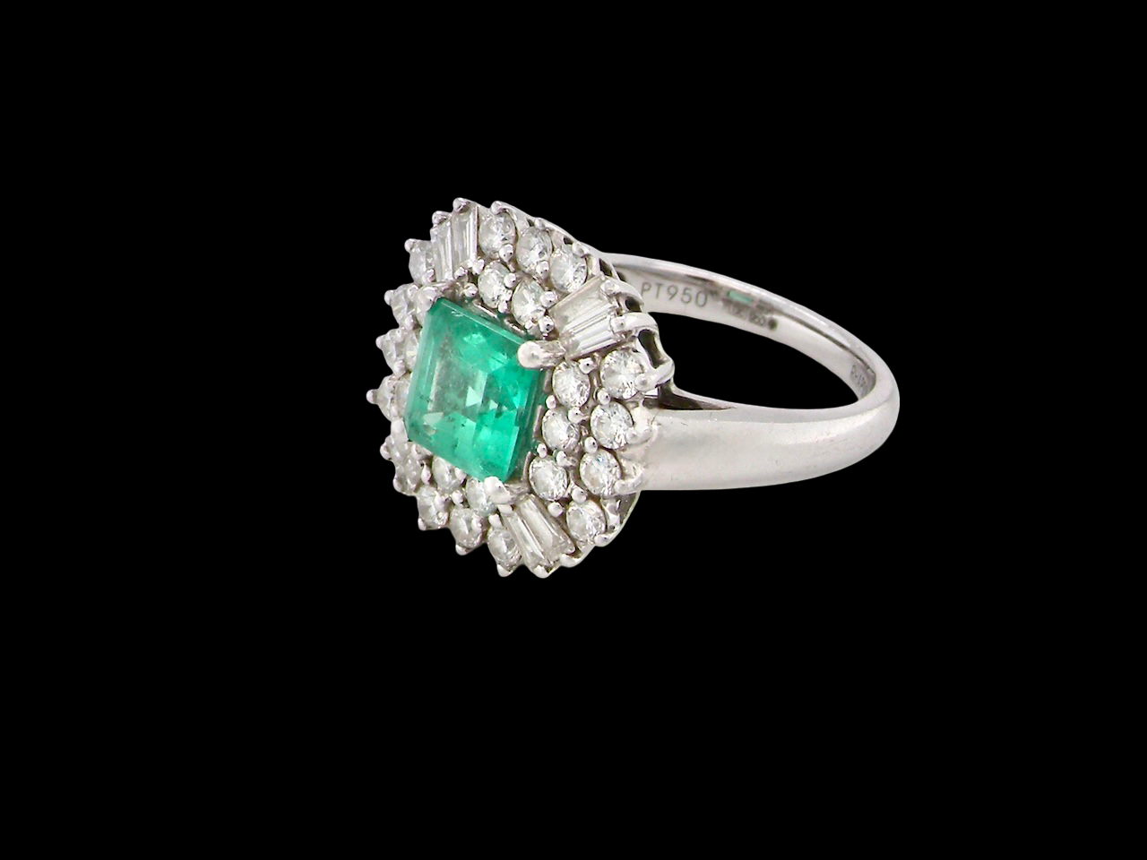 An exceptional Emerald and Diamond cluster ring